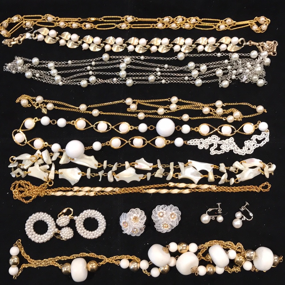 Bulk lot of vintage costume jewelry- wholesale